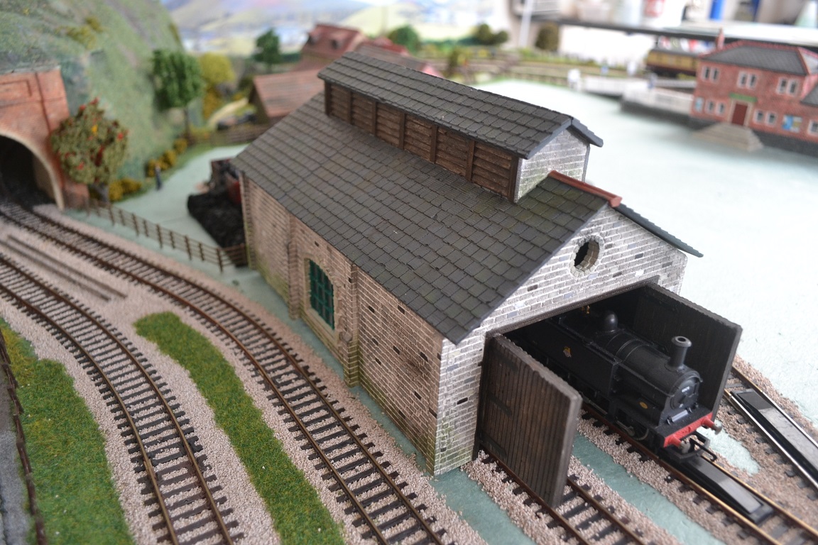 model railway engine shed kit with slate roof