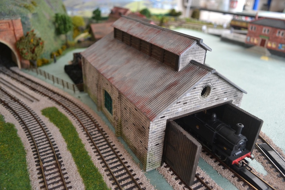 Model Railway Engine Shed Kit with Slate Roof